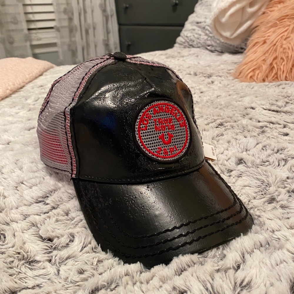 True Reigion hat
